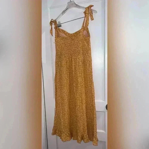 AUGUSTE
DEAN GIA MIDI DRESS IN
YELLOW - Picture 4 of 8